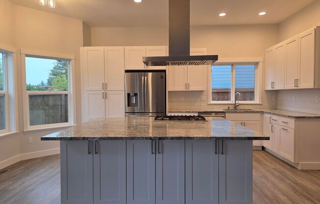 4 Bedroom Home in Convenient Poulsbo Location!