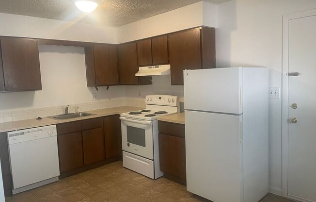 1 bed, 1 bath, $1,050, Unit 2927 State Farm Road #5