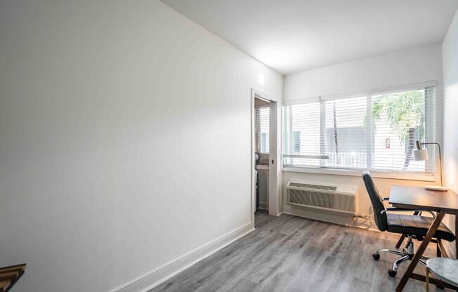 2 beds, 1 bath, 800 sqft, $2,000, Unit 14
