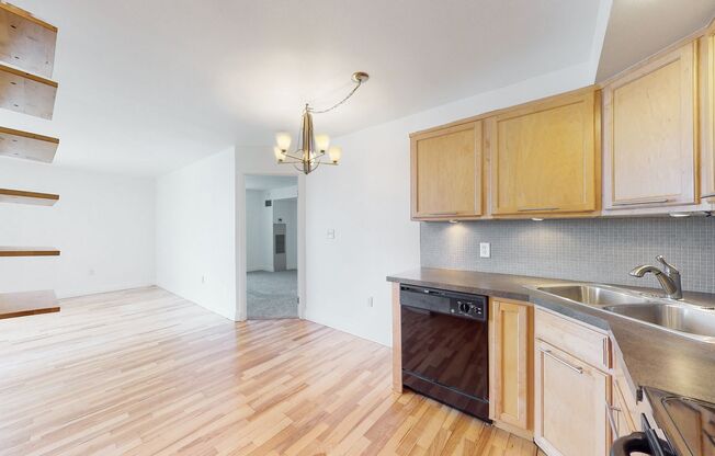 2 beds, 2 baths, 873 sqft, $1,810, Unit 601 W 11th Ave