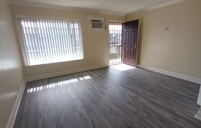 1 bed, 1 bath, $1,300, Unit 2501-15