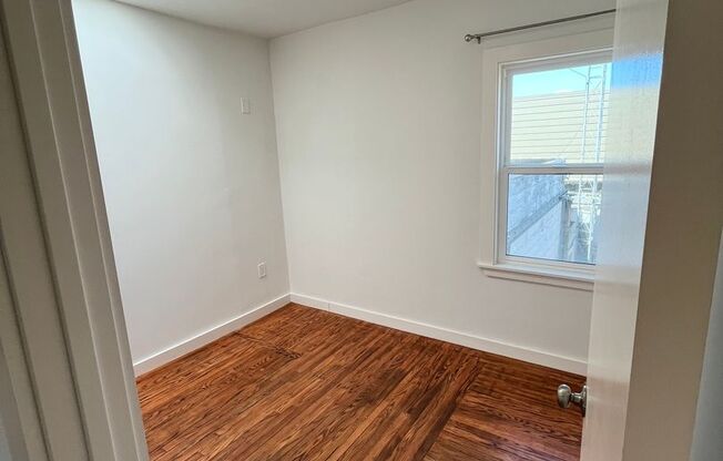 2 beds, 1 bath, $3,900