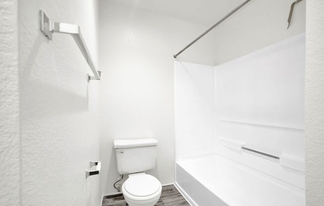 2 beds, 2 baths, $2,048, Unit 116