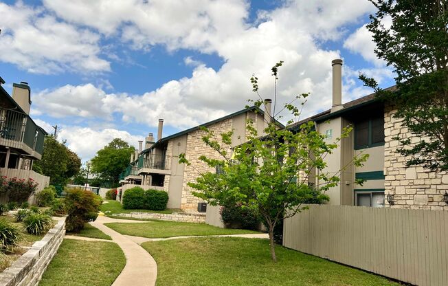 2 beds, 2.5 baths, 976 sqft, $1,425, Unit 136