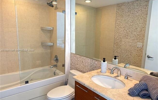 1 bed, 1 bath, 800 sqft, $3,400, Unit 50 Biscayne Blvd # 1907