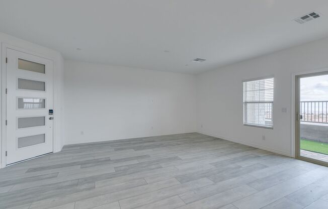 3 beds, 3 baths, $2,750, Unit UNIT 1140