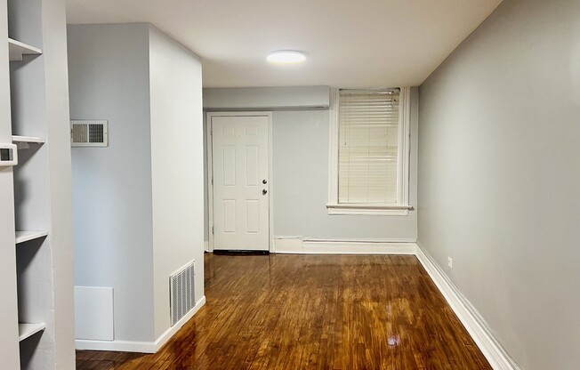 1502 W 17 ST