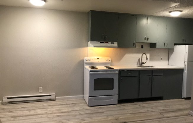 3655 13 AVE W