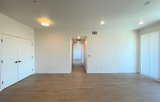 2 beds, 2 baths, 935 sqft, $2,595, Unit Bldg 13 - 104