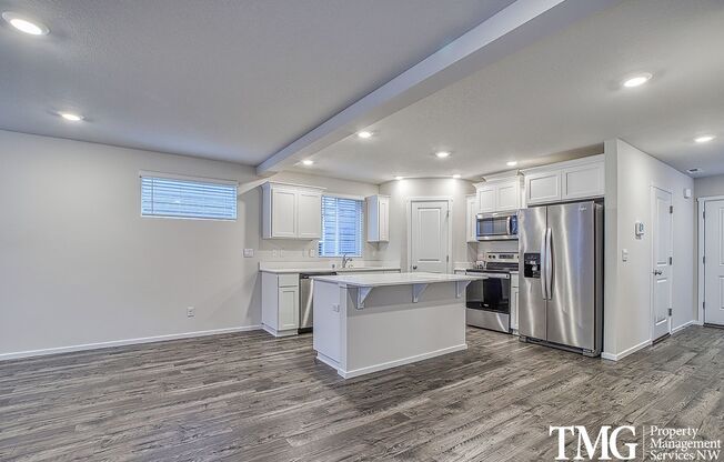 Contemporary 3 bed 2 bath Home in the Barberton Neighborhood!
