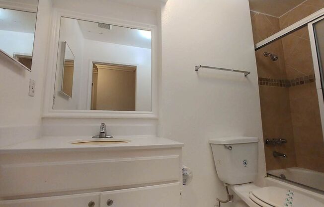 2 beds, 2 baths, 940 sqft, $2,950, Unit 515