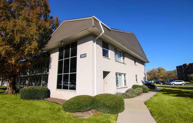 Building with a sidewalk in front of it at Lansing Riverwood, LLC, Lansing, IL, Illinois, 60438