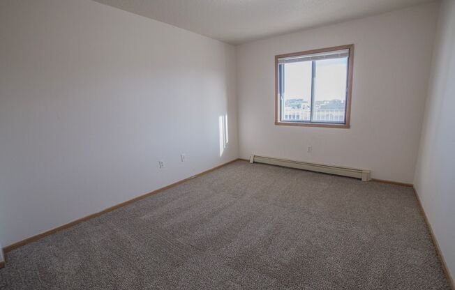 3 beds, 1 bath, 1,070 sqft, $965, Unit 1414-201