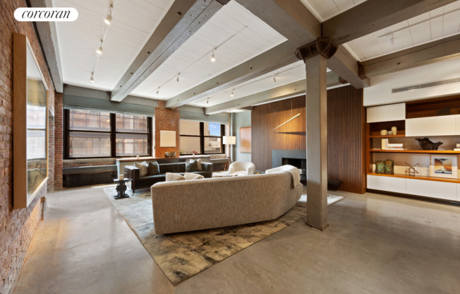 525 W 22 ST