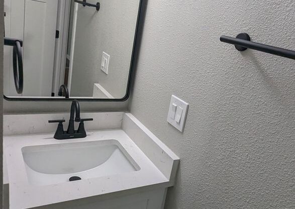 3 beds, 2 baths, 1,146 sqft, $1,695, Unit Unit 49