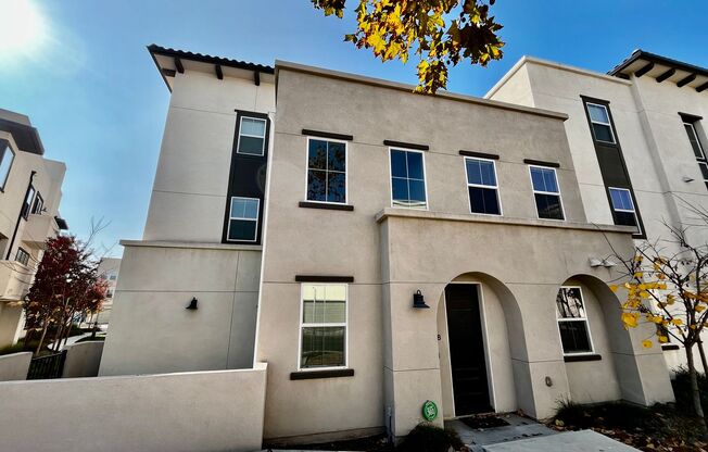 Modern 5B 4BA Townhome w/ AC in Playa Del Sol!