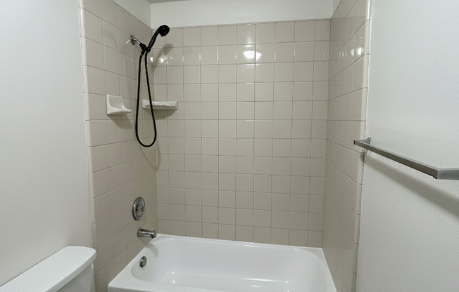 2 beds, 1 bath, 825 sqft, $1,350, Unit 140