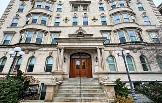 Contemporary 1 Bed 1 Bath Condo In A Classic Beaux Arts Residence In Historic Old City - Water Included