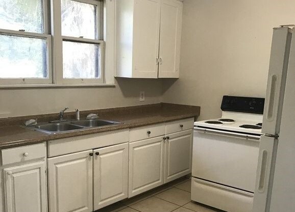 3 beds, 1 bath, $2,295