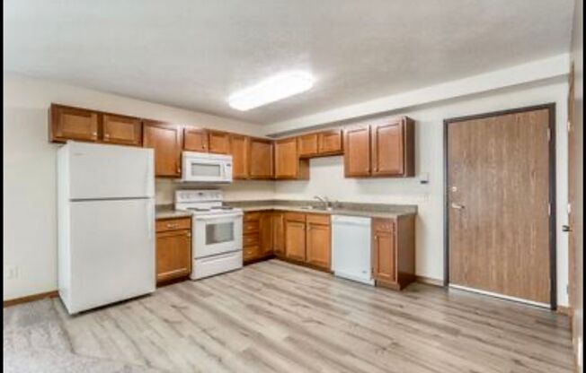 1 bed, 1 bath, 614 sqft, $885