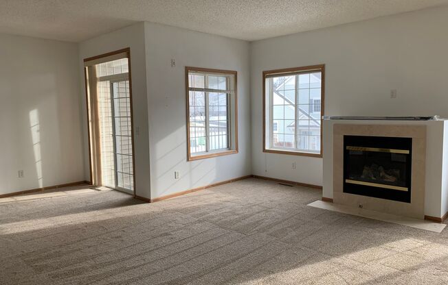 Sunny 2BR/1.5BA townhome on a quiet street in Cottage Grove. Avail 7/1