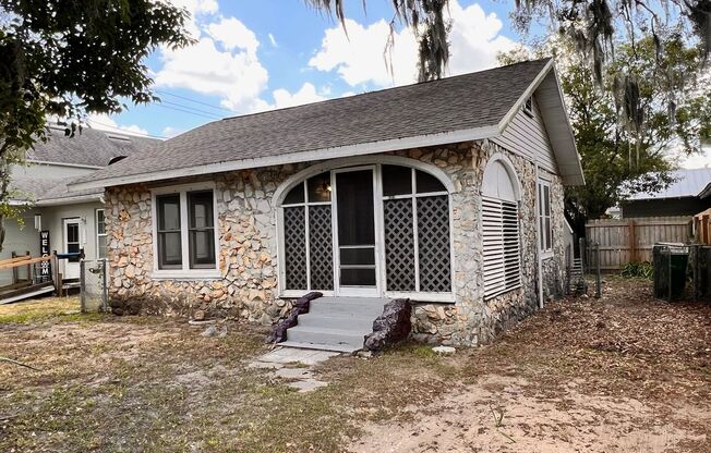 5353 10th St Zephyrhills, FL 33542 MOVE-IN SPECIAL!!!! Half off your 1st month's rent!!