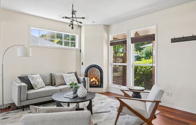Stunning NW Willamette Heights 3-Level Single Family Home with St Helens views and Fenced Backyard