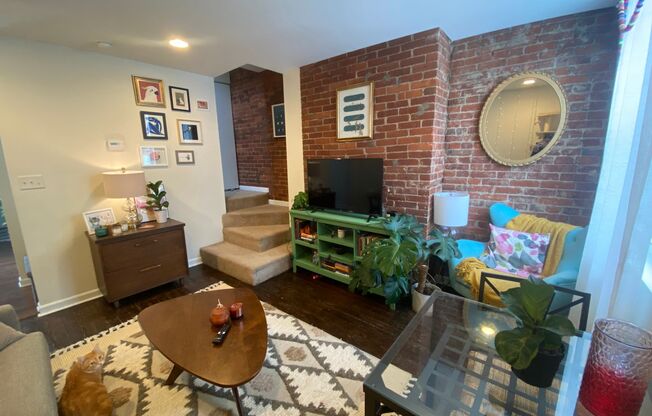 2 BEDROOM IN THE SOUTHSIDE SLOPES- Available August 6!