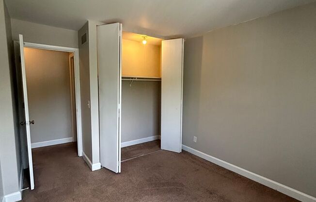 3 beds, 2.5 baths, 1,636 sqft, $1,379, Unit 729