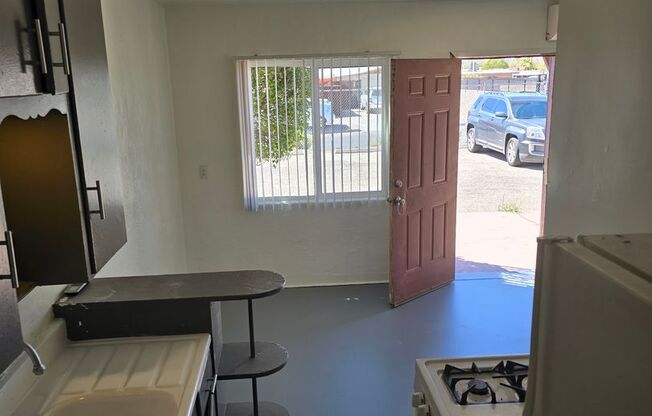 1 bed, 1 bath, 600 sqft, $825, Unit 4