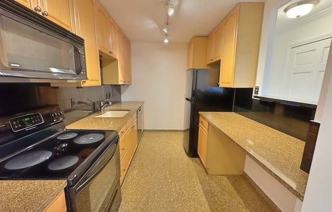 60 Longwood Ave Apt 710