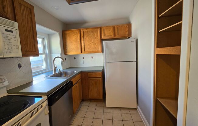 2 beds, 1 bath, 1,000 sqft, $1,695, Unit #3