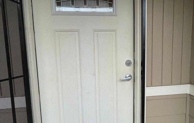 2 beds, 1 bath, 945 sqft, $1,575, Unit 054