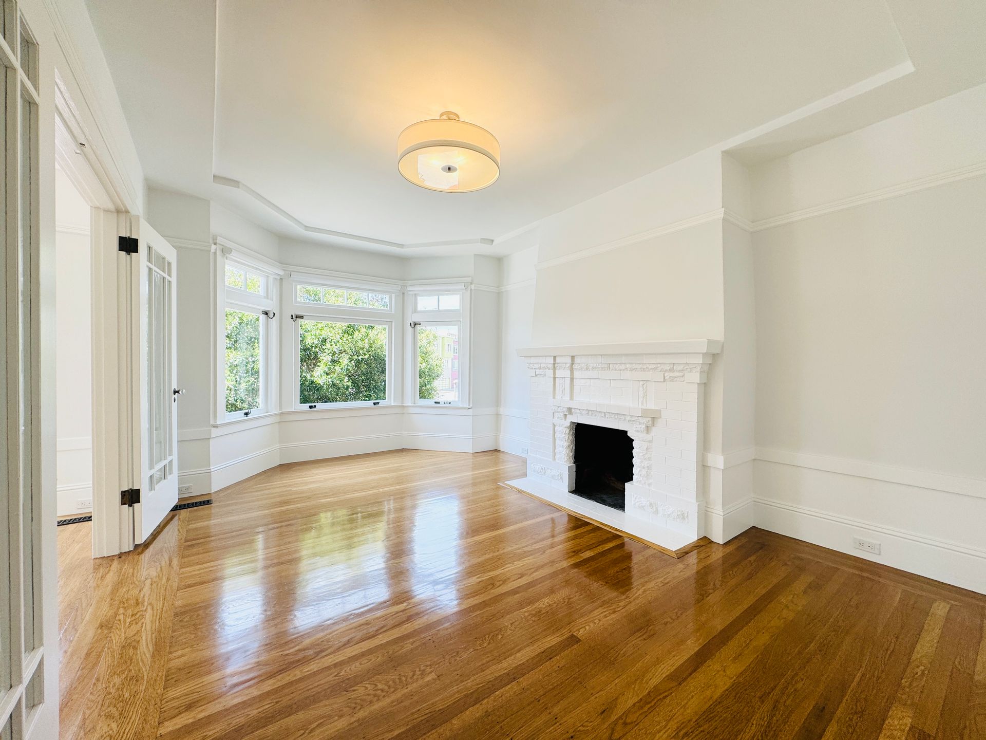 Bernal/Mission/Noe: Updated Flat w/ Shared Yard & in-unit W/D