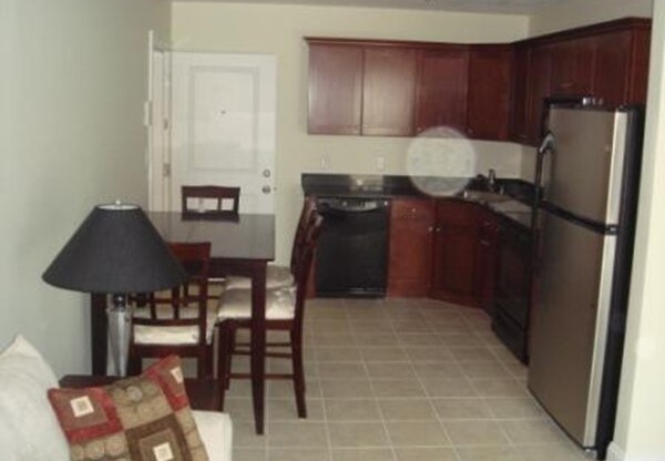 2 beds, 1 bath, 900 sqft, $2,250, Unit 302