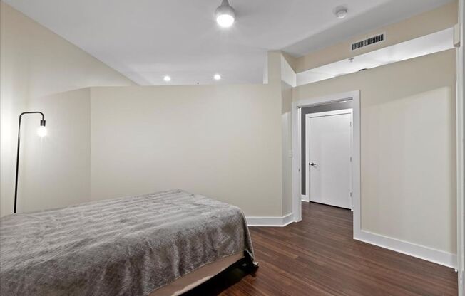 1 bed, 1 bath, 850 sqft, $2,300, Unit North Euclid Ave 9 #441