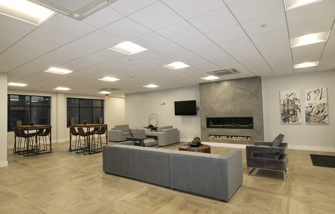 1 bed, 1 bath, $3,200, Unit 305