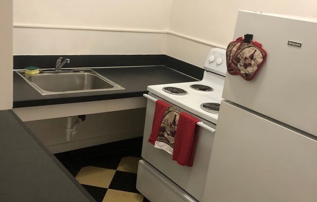 Studio, 1 bath, 412 sqft, $1,389, Unit 104