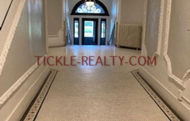 1 bed, 1 bath, $1,250, Unit D103