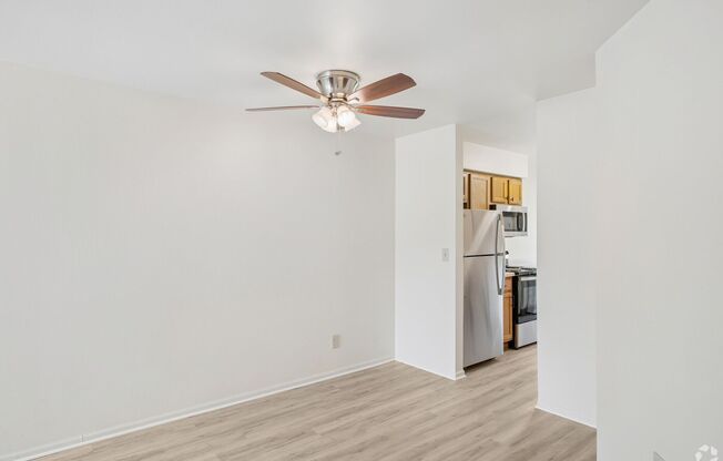 2 beds, 1.5 baths, 925 sqft, $1,750, Unit 4-14806