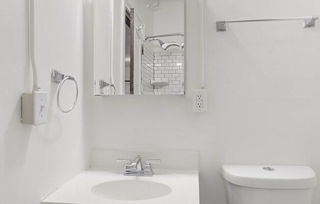 Studio, 1 bath, 435 sqft, $750, Unit G2