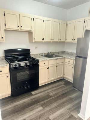 2 beds, 1 bath, 2,200 sqft, $2,300