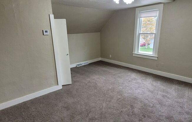 2 beds, 1 bath, 594 sqft, $650