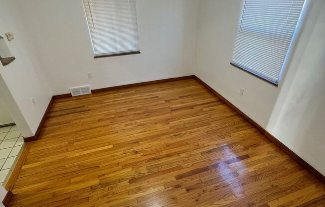 3 beds, 1 bath, $1,100