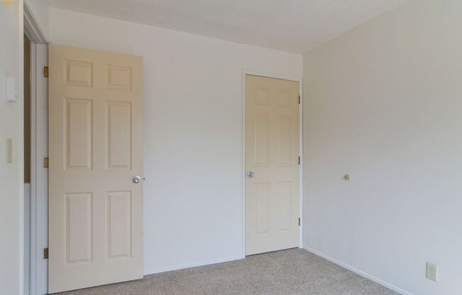 2 beds, 1 bath, $1,600, Unit 6