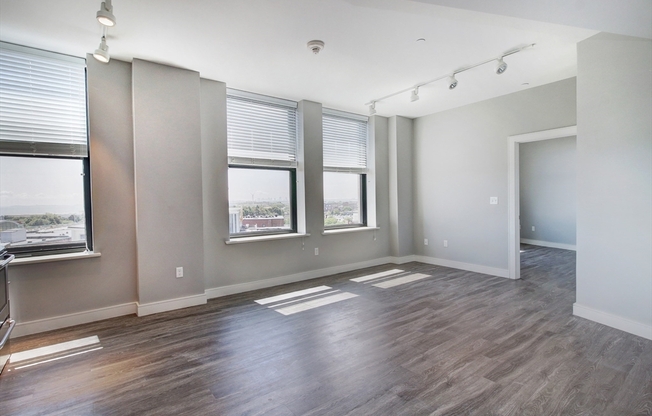 1 bed, 1 bath, 578 sqft, $2,050, Unit 807