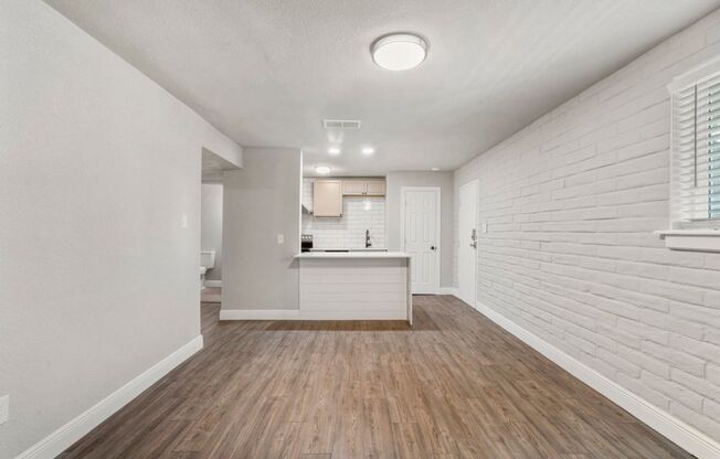 WHITE OAKS APARTMENTS