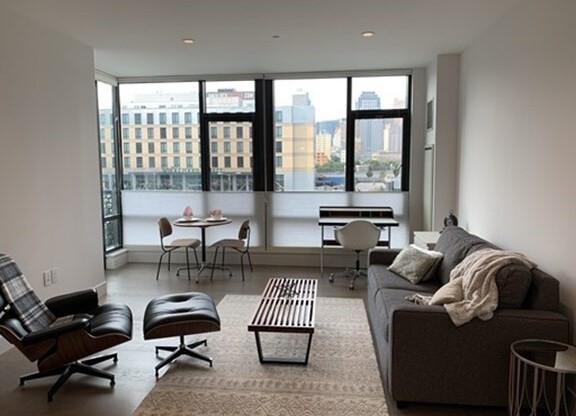 40 Traveler St