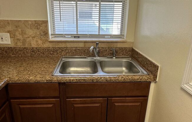 SPACIOUS 1 BEDROOM 1 BATH APARTMENT HOME LOCATED IN ST PETERSBURG FL