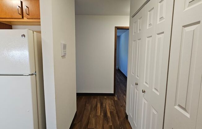 1 bed, 1 bath, 955 sqft, $1,195, Unit 33 - 205